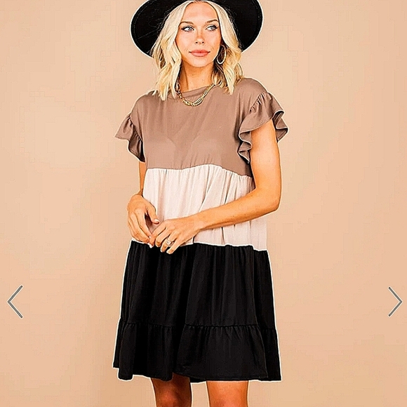 COLOR BLOCK RUFFLE HEM MINI DRESS - Picture 4 of 7